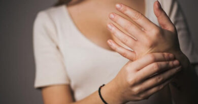 Hobi ‘Kretek’ Jari Bikin Lega Hati-hati, Dokter Ungkap Risiko